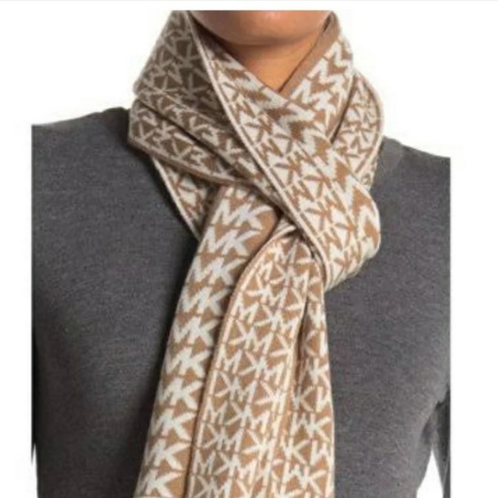 🆕️ Michael Kors Logo Scarf & Hat Gift 🎁 Set - Picture 13 of 13